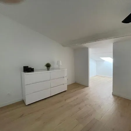 T4 Plein Centre Апартаменты